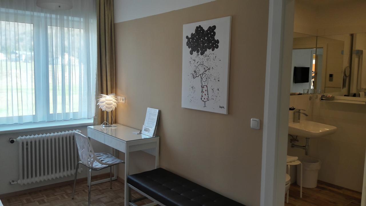 Single Room,630882990:JPEG